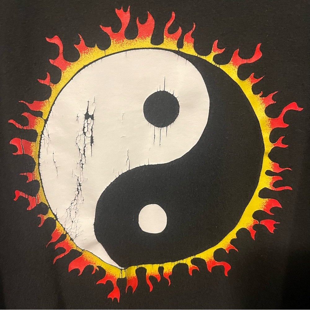 🎶 Yin-Yang distressed logo woman’s small T-shirt - Picture 3 of 6